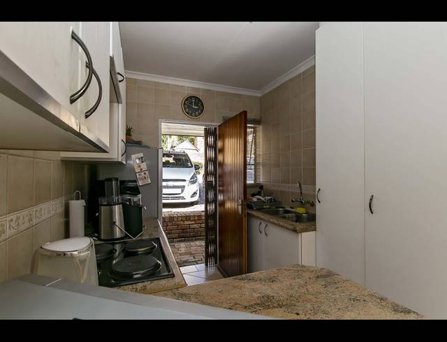 2 BEDROOM CLUSTER TO LET IN WILGEHEUWEL